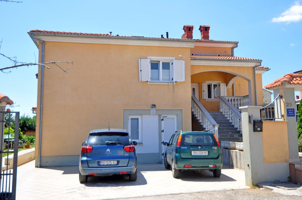 Suitable Summer Apartments Pula Exterior photo