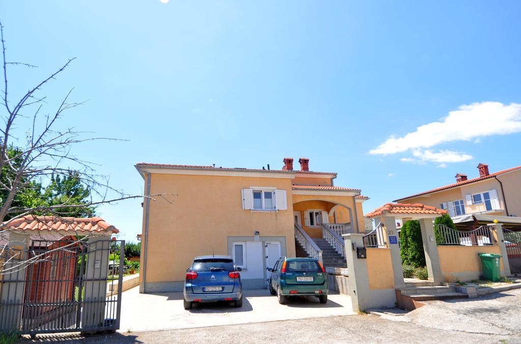 Suitable Summer Apartments Pula Exterior photo